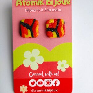 Handmade gloss pink polymer clay earrings. Boucles d'oreilles fait à la main